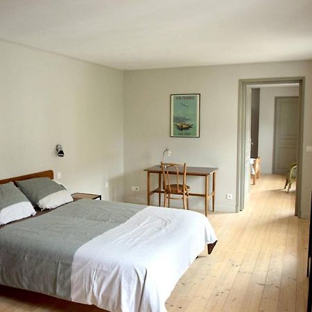 De L'Autre Cote Bed & Breakfast Garlin ภายนอก รูปภาพ