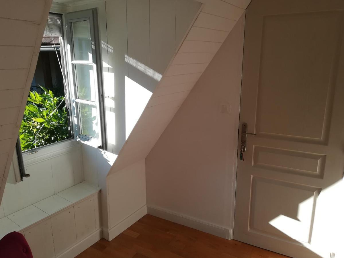 De L'Autre Cote Bed & Breakfast Garlin ภายนอก รูปภาพ