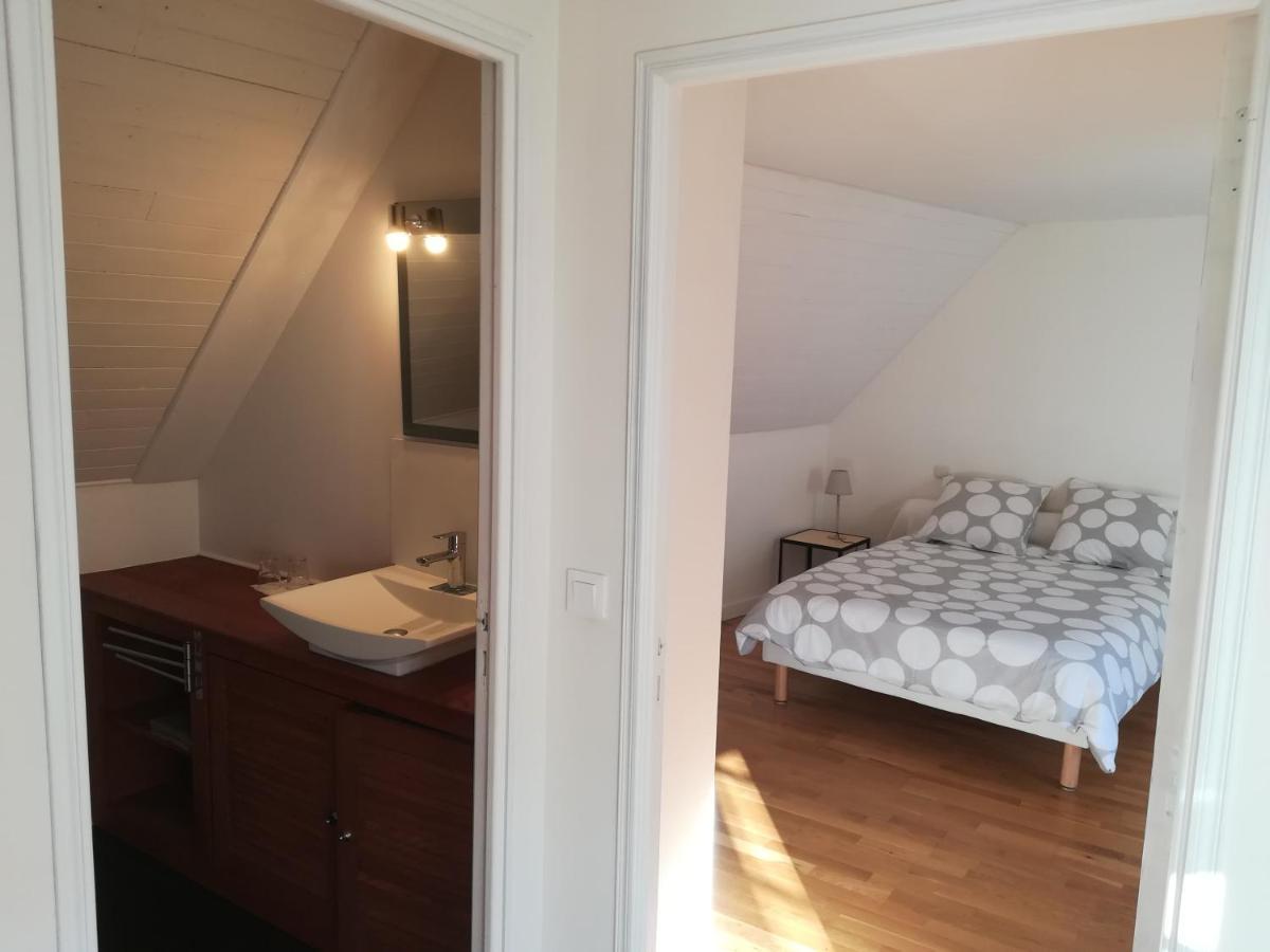 De L'Autre Cote Bed & Breakfast Garlin ภายนอก รูปภาพ