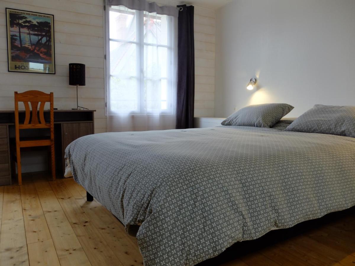 De L'Autre Cote Bed & Breakfast Garlin ภายนอก รูปภาพ